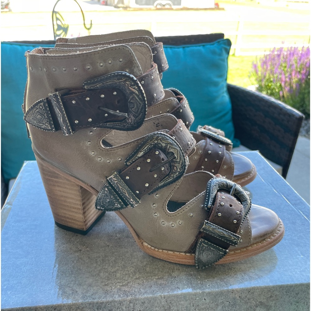 Freebird Violet sandal with triple buckles.